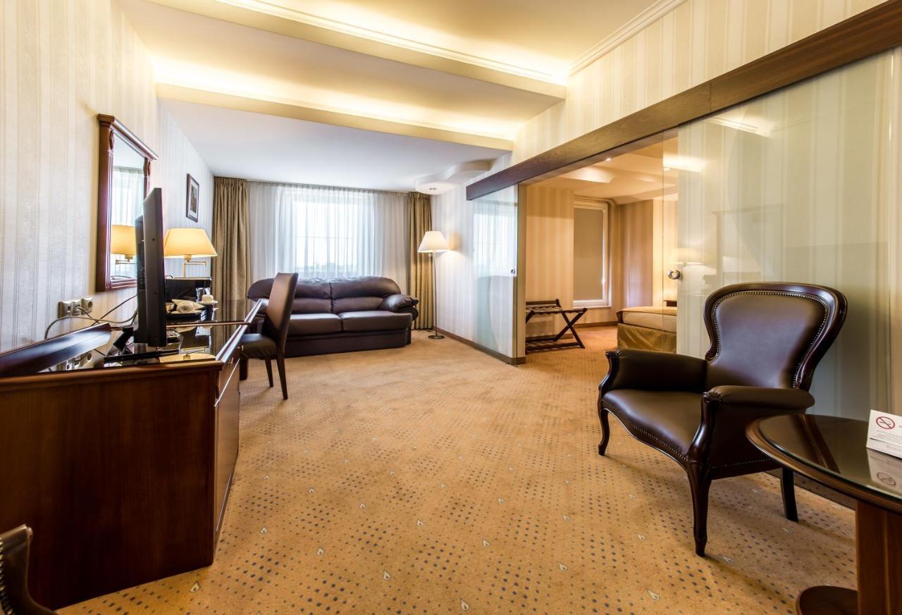 Ramada Hotel & Suites By Wyndham Bucharest North Esterno foto