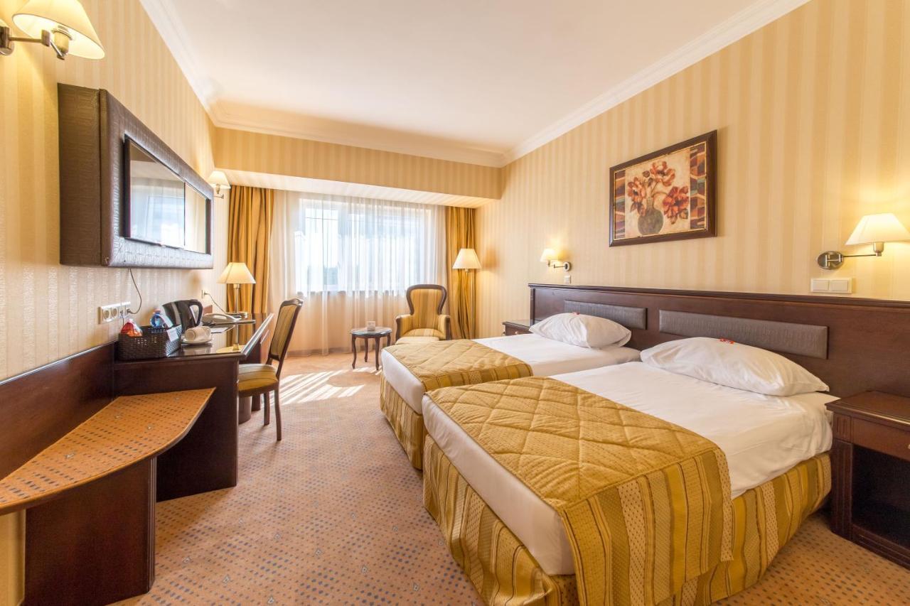 Ramada Hotel & Suites By Wyndham Bucharest North Esterno foto