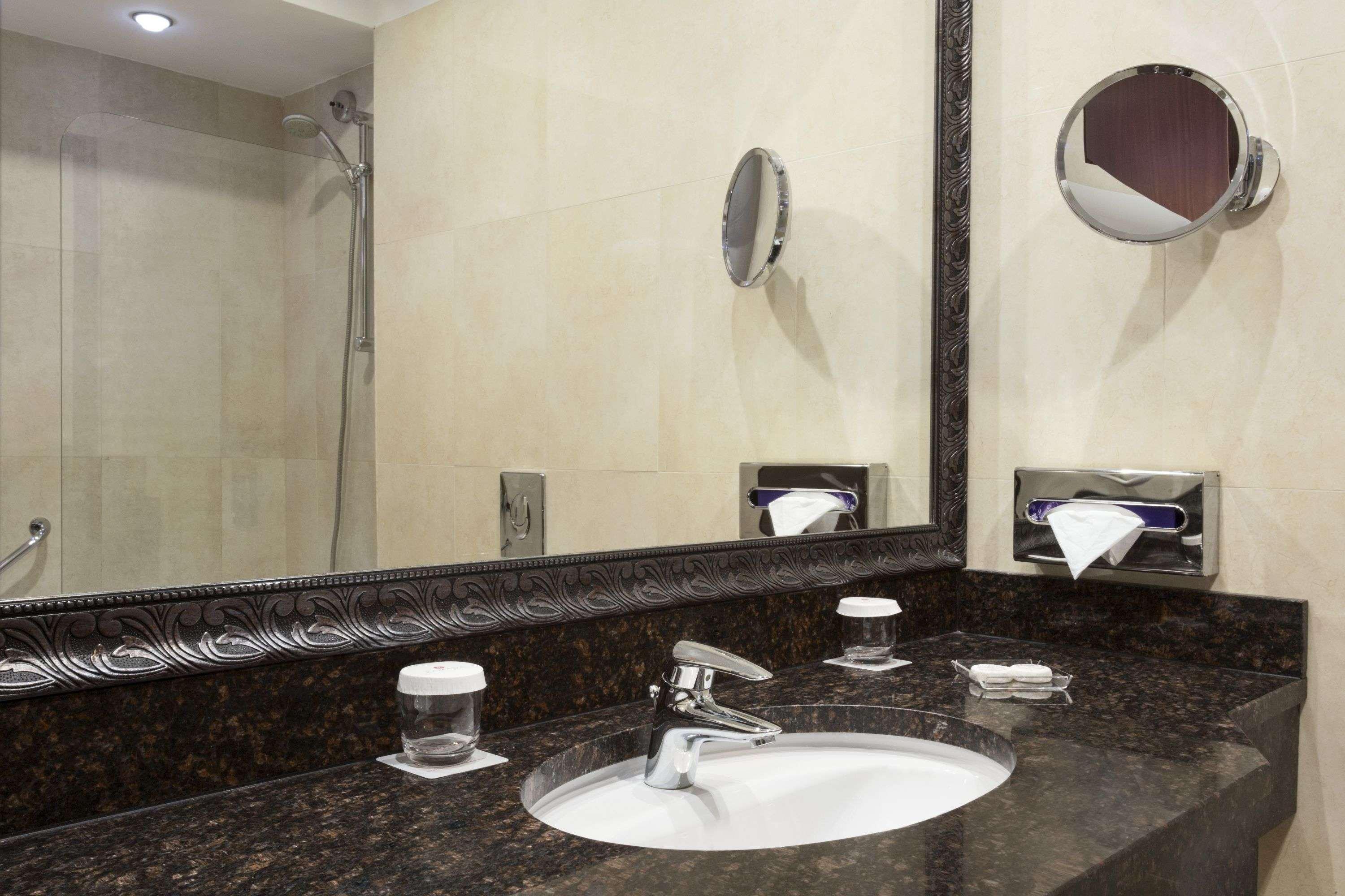 Ramada Hotel & Suites By Wyndham Bucharest North Esterno foto