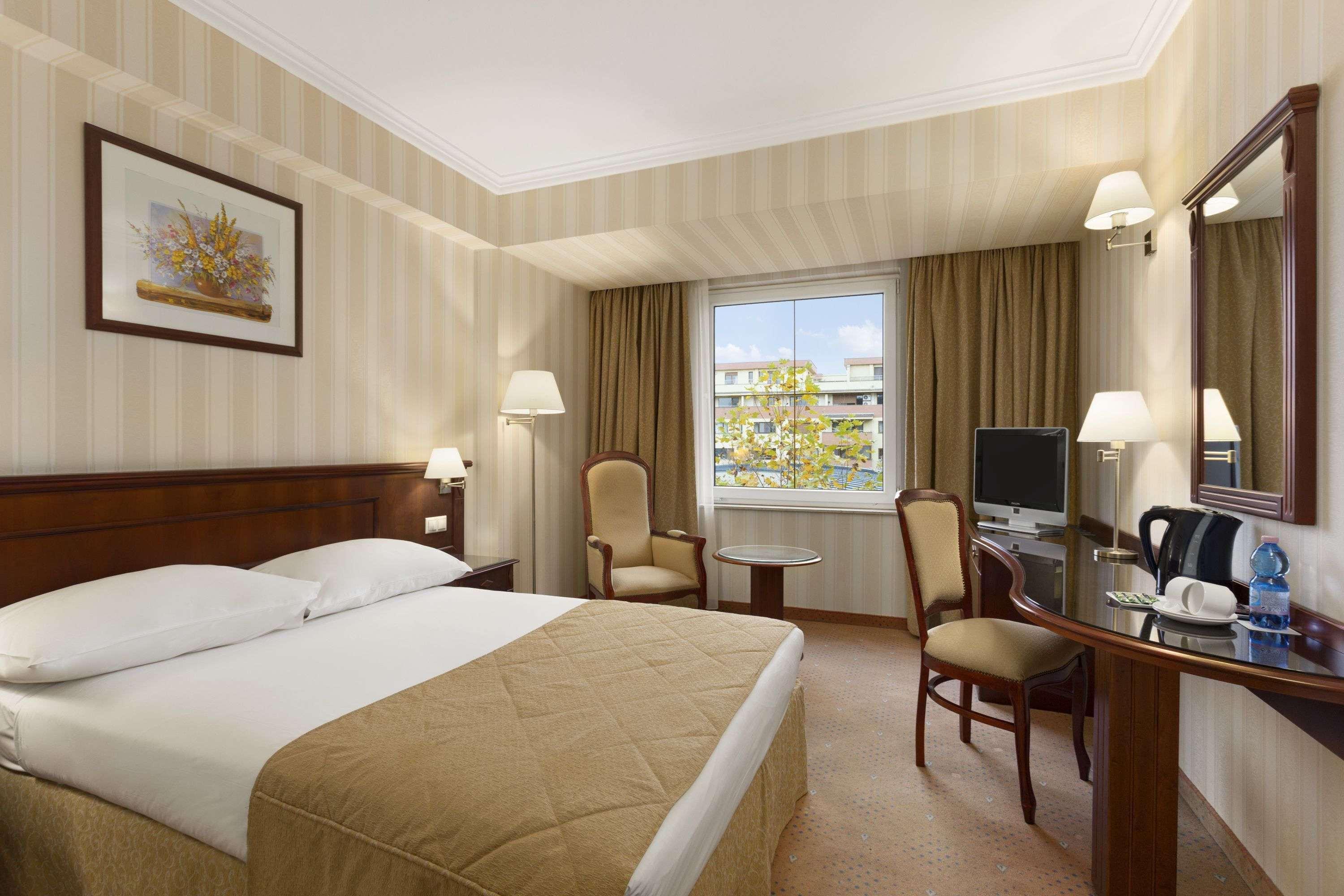 Ramada Hotel & Suites By Wyndham Bucharest North Esterno foto