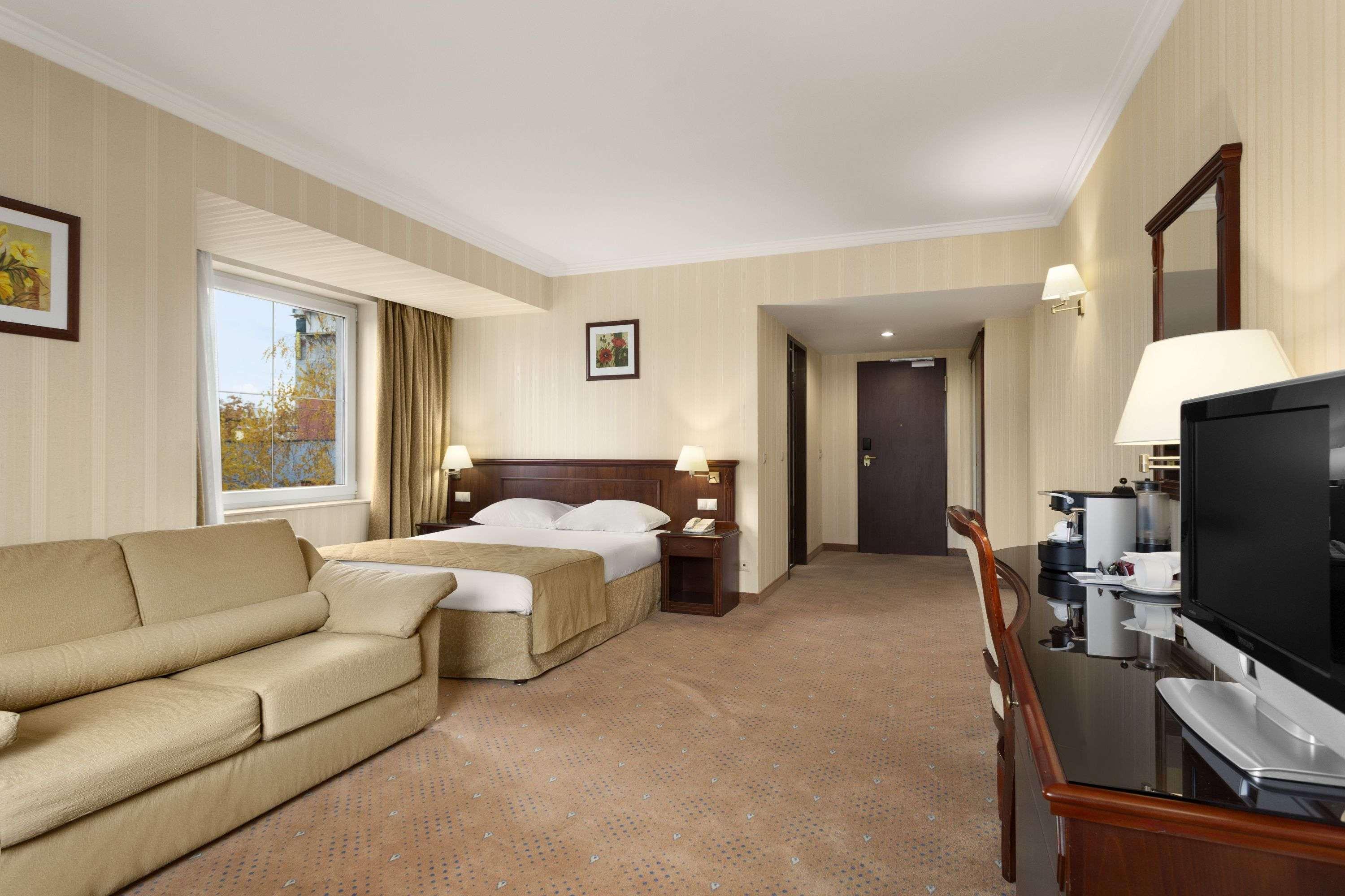 Ramada Hotel & Suites By Wyndham Bucharest North Esterno foto
