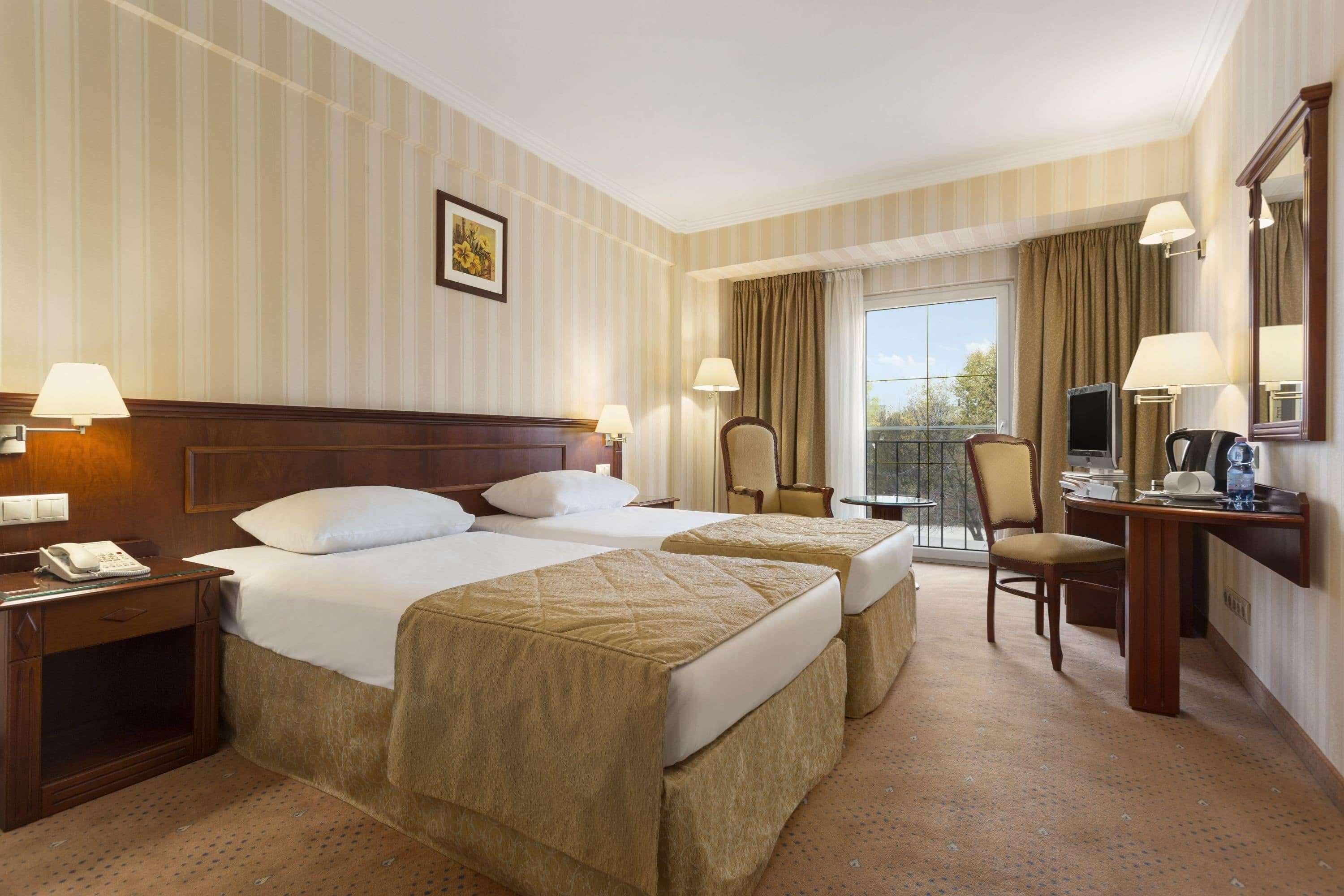 Ramada Hotel & Suites By Wyndham Bucharest North Esterno foto