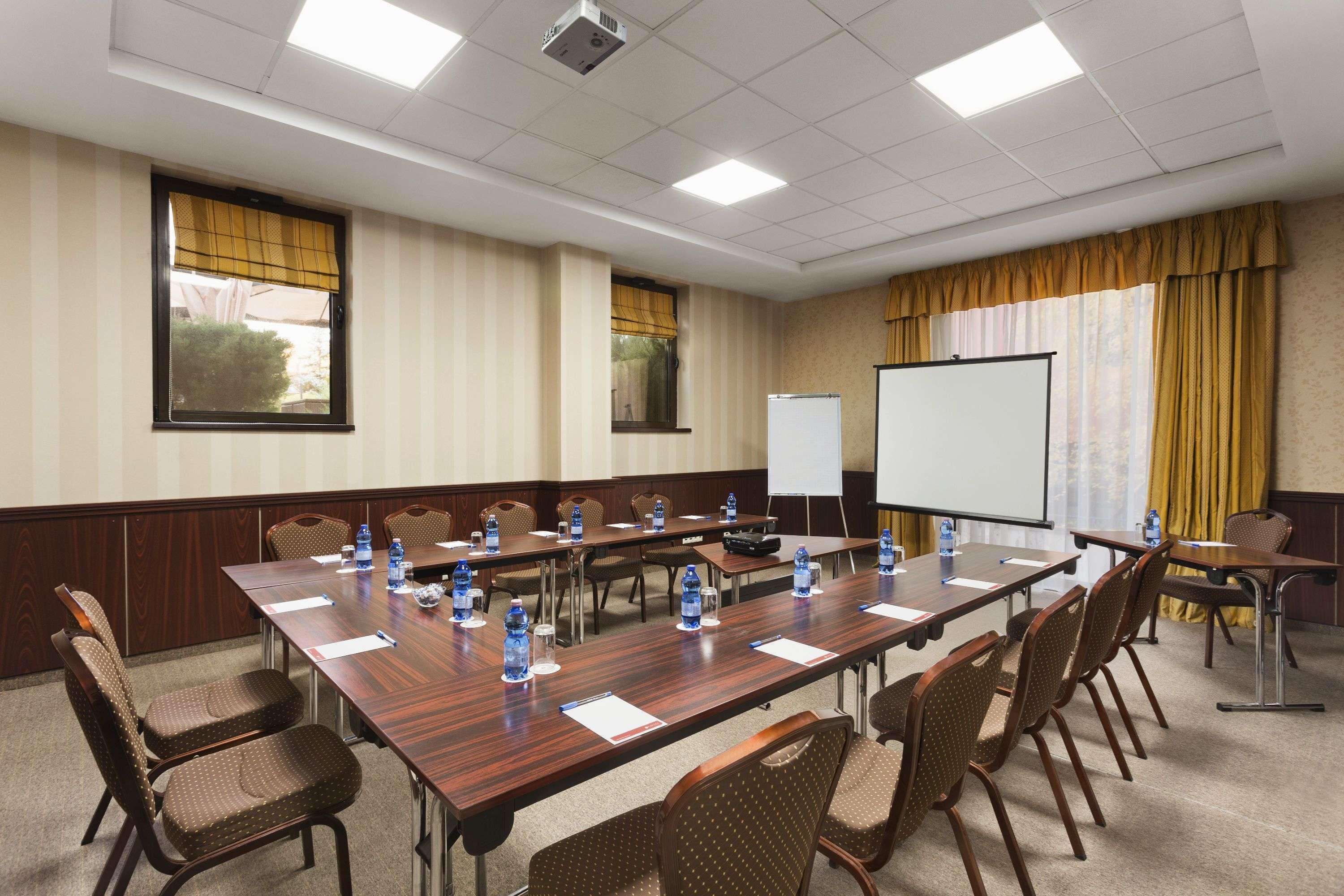 Ramada Hotel & Suites By Wyndham Bucharest North Esterno foto