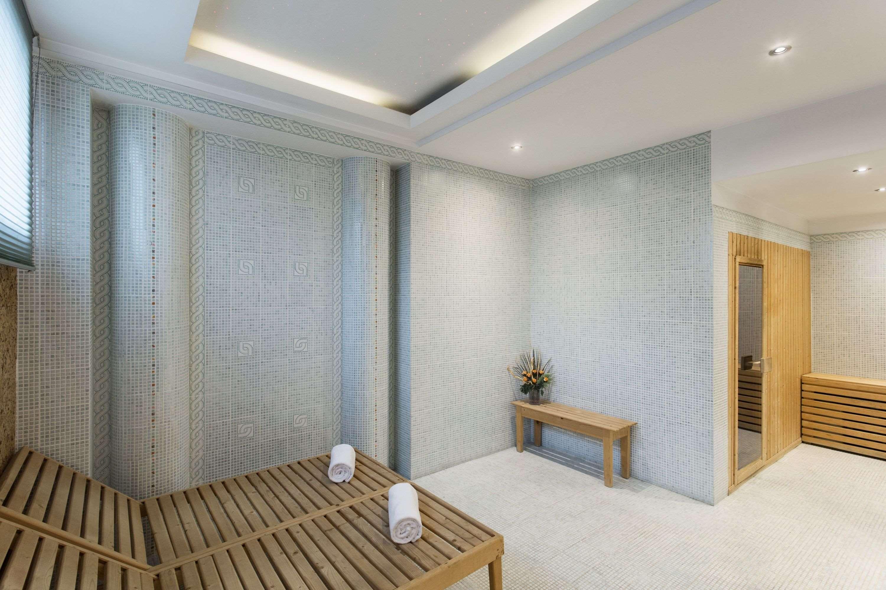 Ramada Hotel & Suites By Wyndham Bucharest North Esterno foto