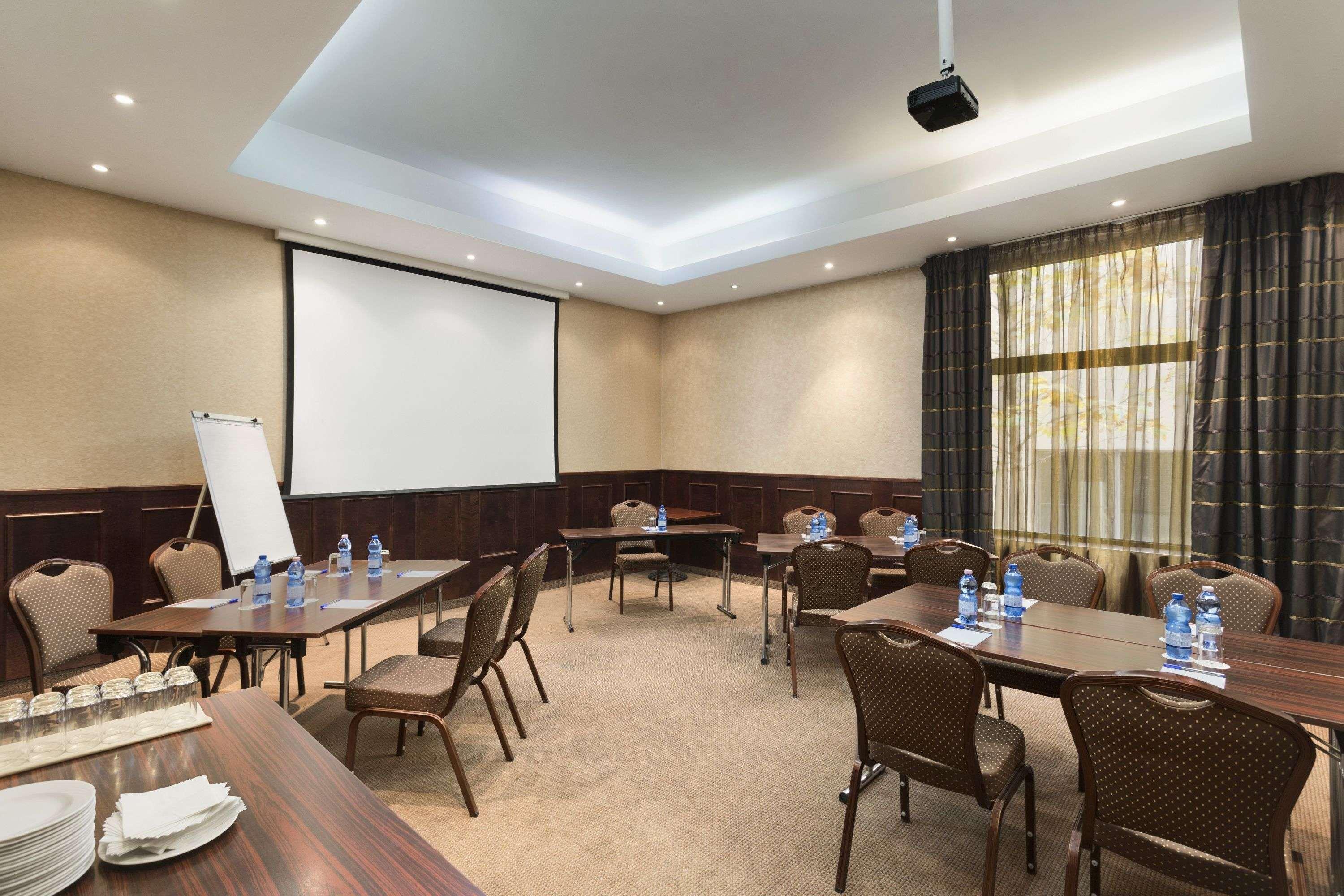 Ramada Hotel & Suites By Wyndham Bucharest North Esterno foto