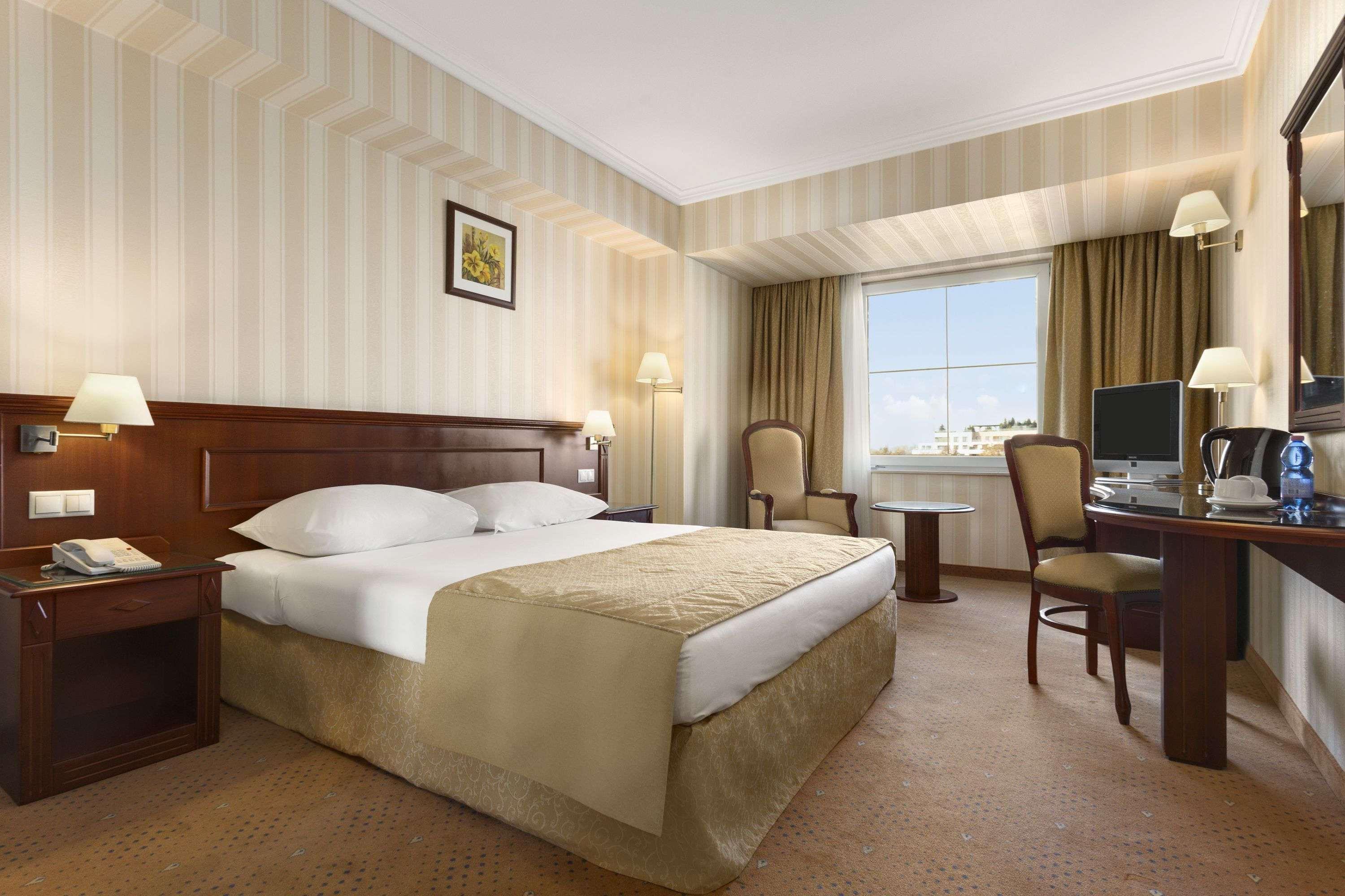 Ramada Hotel & Suites By Wyndham Bucharest North Esterno foto