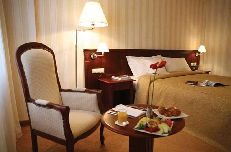 Ramada Hotel & Suites By Wyndham Bucharest North Esterno foto