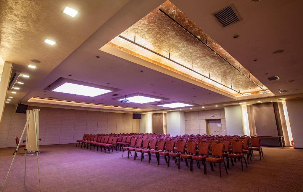 Ramada Hotel & Suites By Wyndham Bucharest North Esterno foto