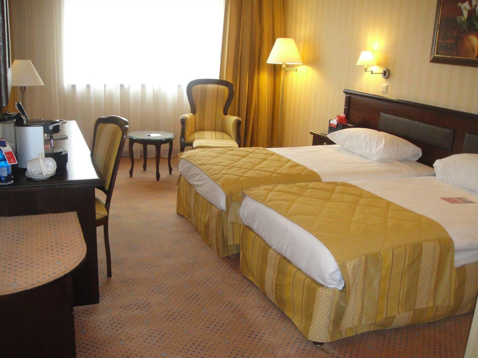 Ramada Hotel & Suites By Wyndham Bucharest North Esterno foto