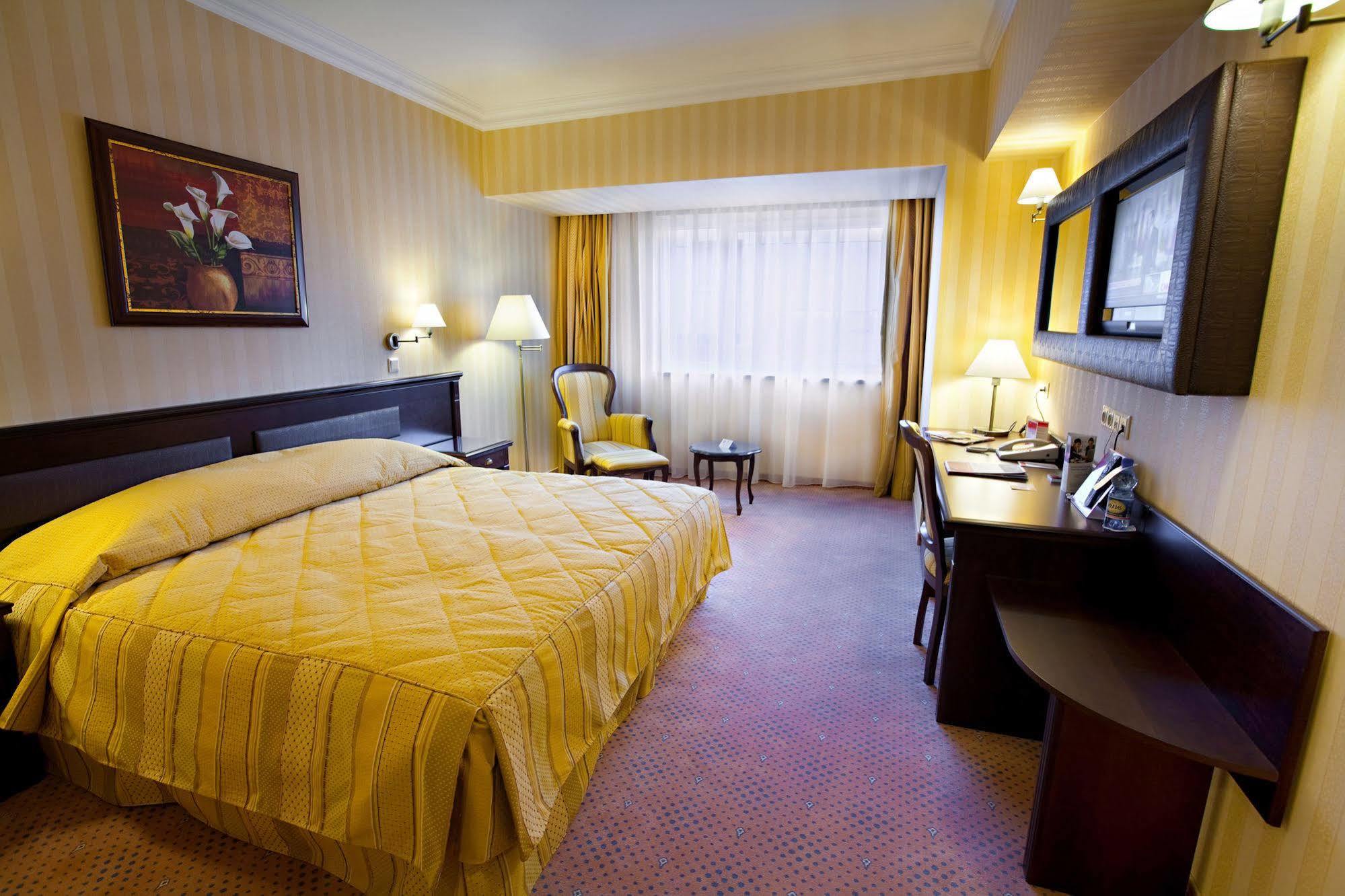 Ramada Hotel & Suites By Wyndham Bucharest North Esterno foto