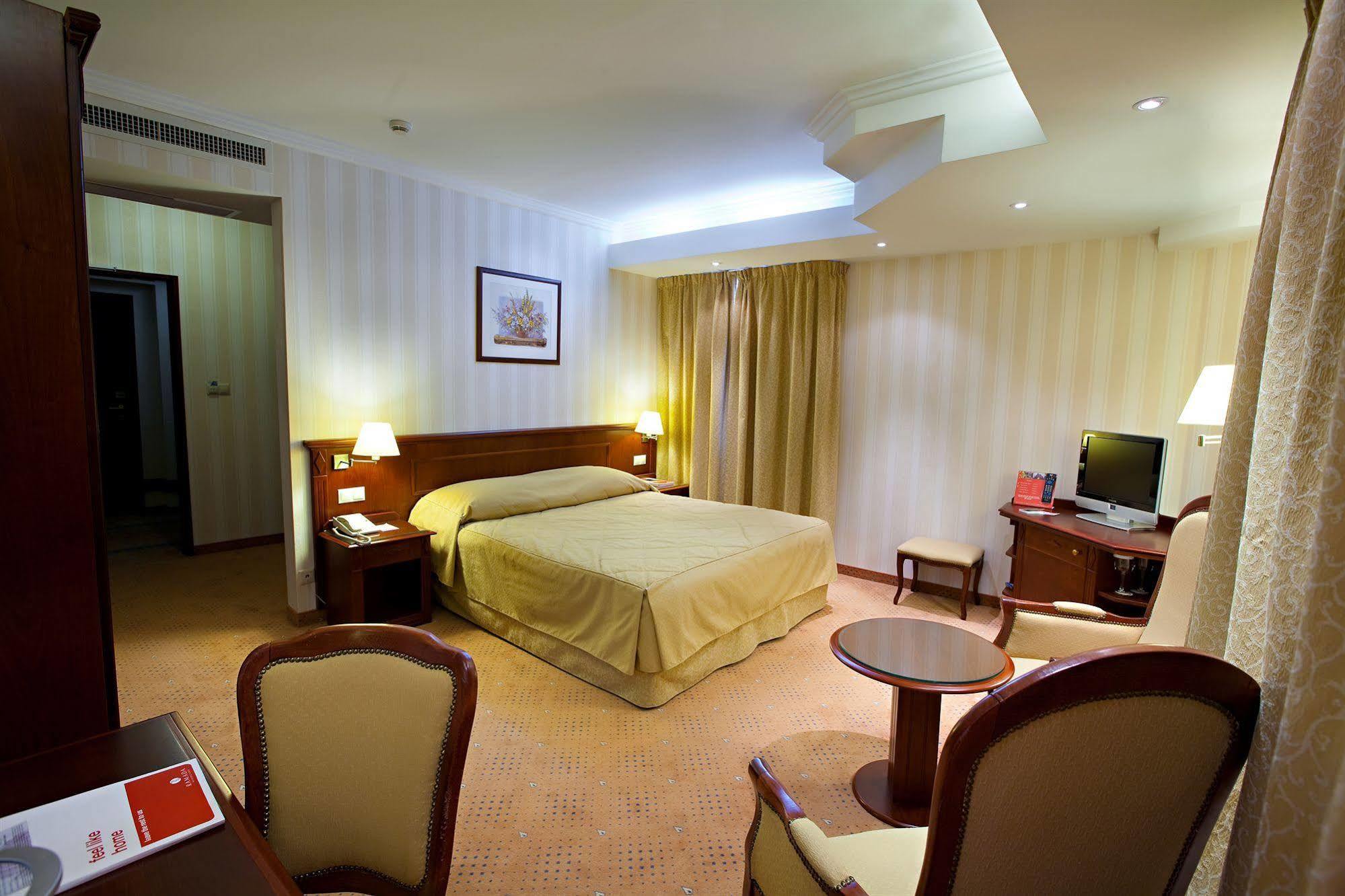Ramada Hotel & Suites By Wyndham Bucharest North Esterno foto