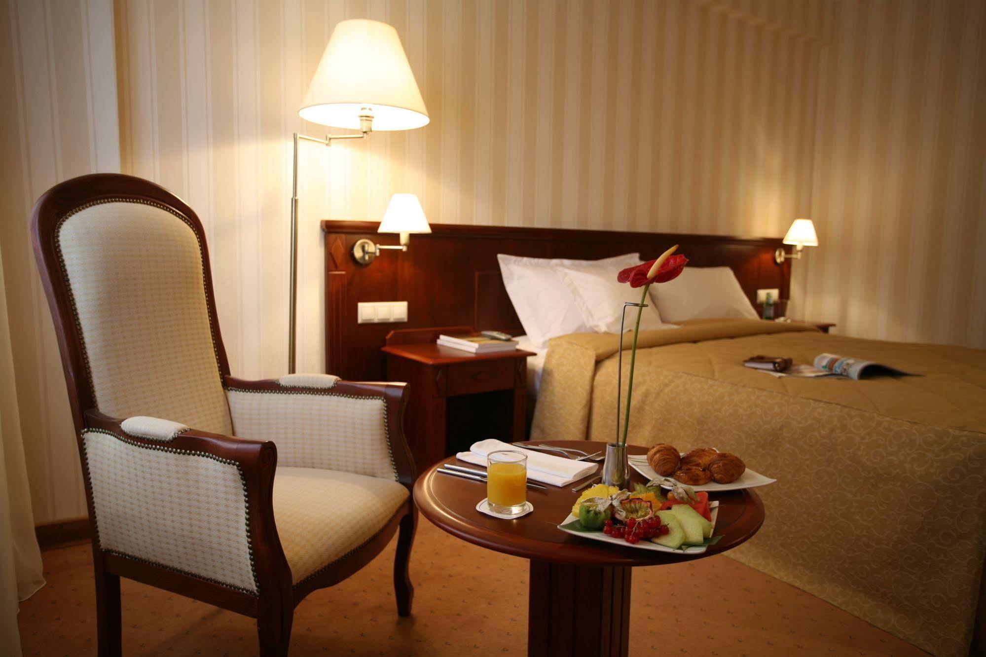 Ramada Hotel & Suites By Wyndham Bucharest North Esterno foto