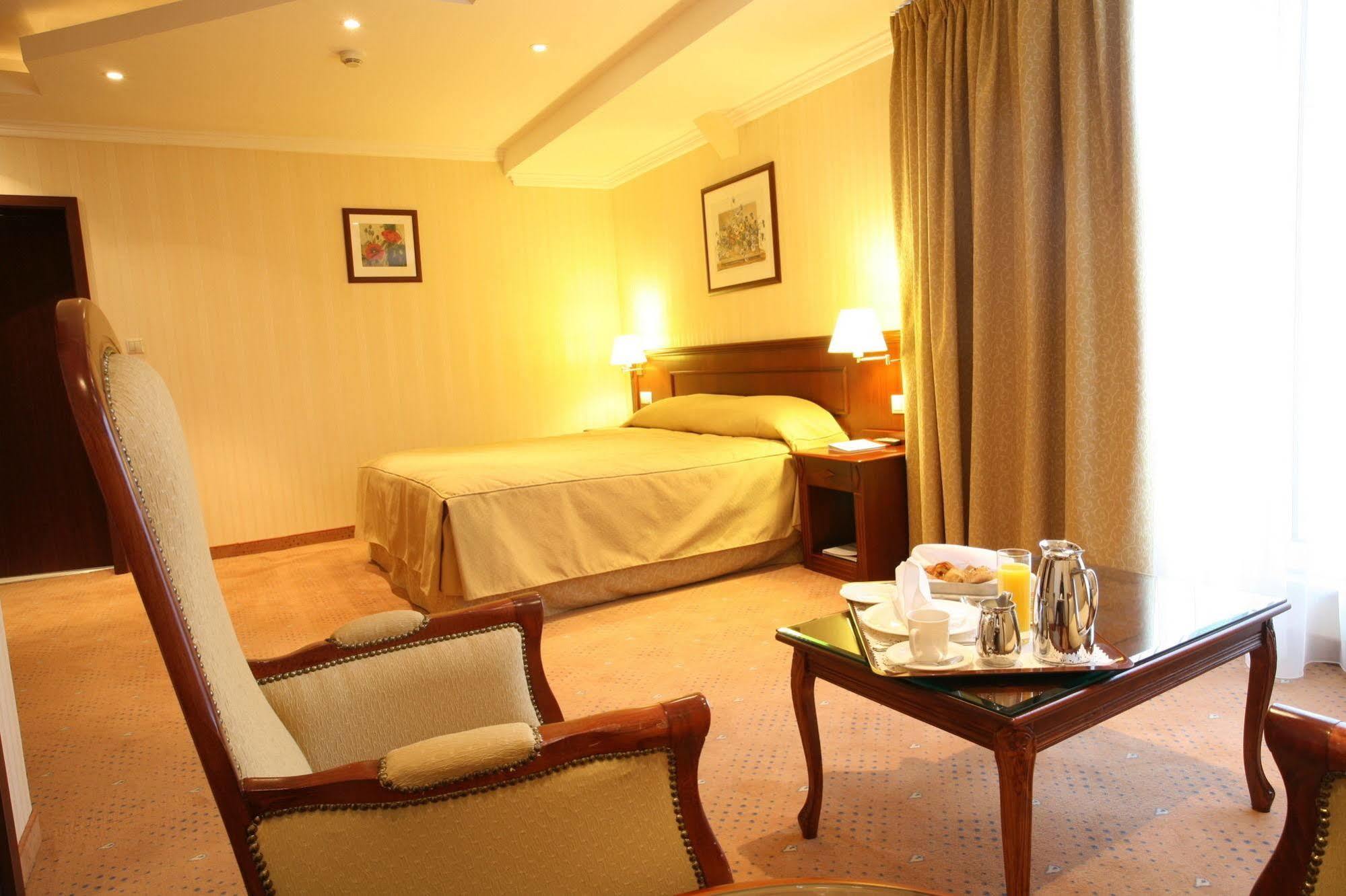 Ramada Hotel & Suites By Wyndham Bucharest North Esterno foto